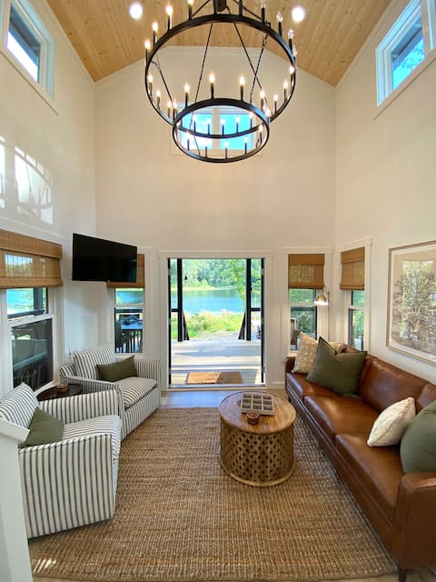 Successful Airbnb property: Lakefront w/ Hot Tub + Kayaks + Fire Pit in Tracy City