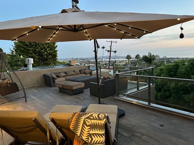 Pacific Beach Luxury Coastal Views A/C BBQ