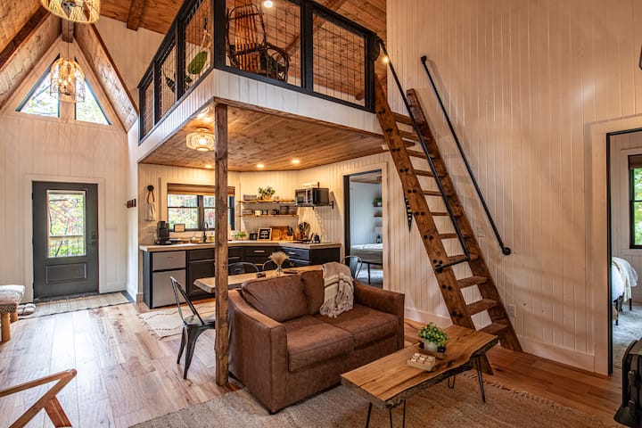 Jubilee Treehouse: Get-away, Hot Tub, Beaches - Erie, PA