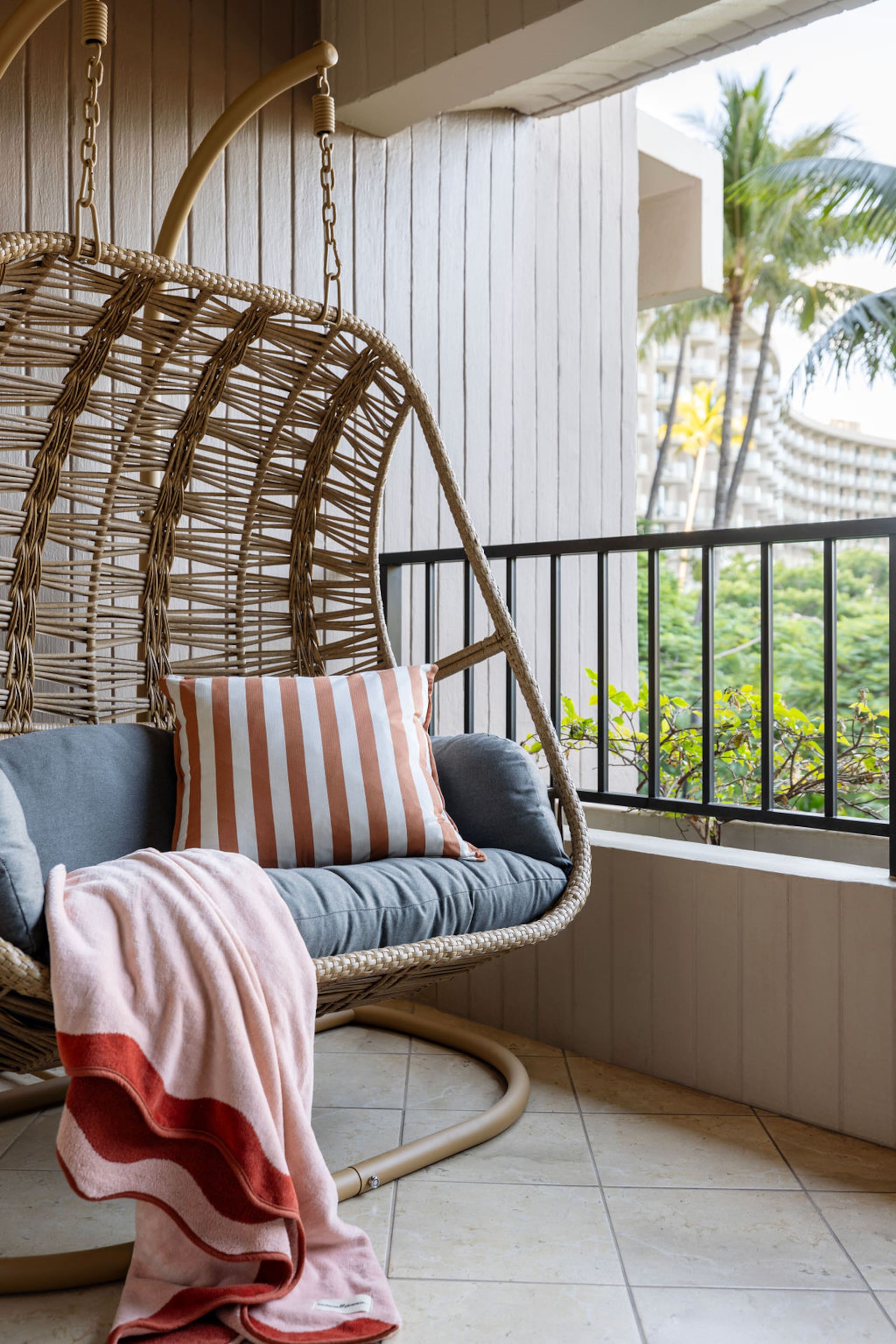 Condo in Lahaina · ★4.96 · 2 bedrooms · 4 beds · 2 private baths - Image 38