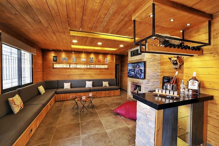 Skyloft Tarchich: Private Pool, Views & Comfort - Lebanon