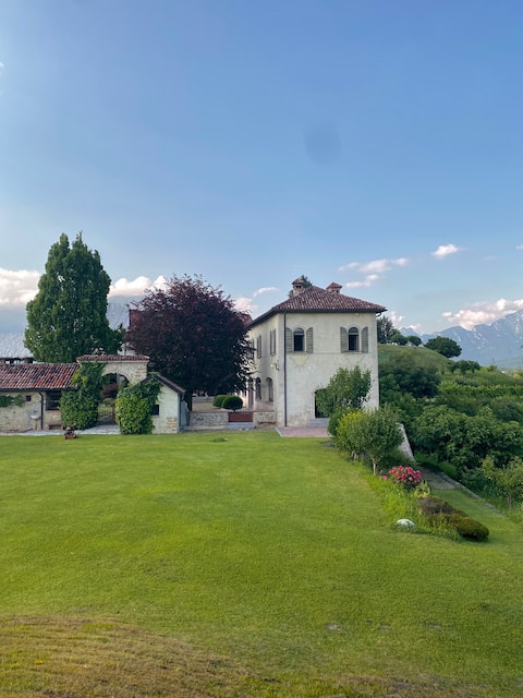Exclusive 16th-century villa with 1-hectare private garden