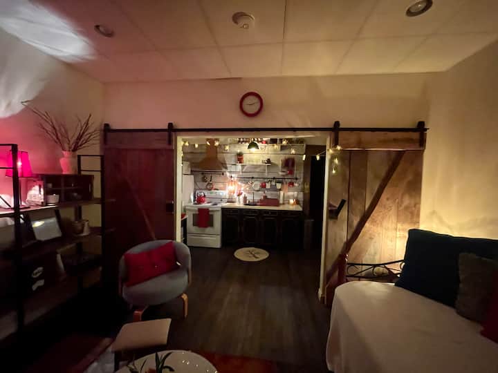 The Triple ‘C’ Air Bnb -Cozy Country Comfort Suite - Alberta