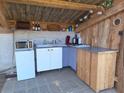Popular Airbnb listing: Traditional Mongolian yurt in Diocèse De Saint étienne