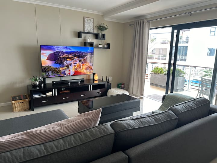 Azure Luxury Beachfront Living | 4 Sleeper - Cape Town