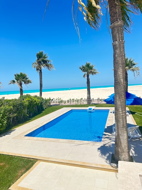 Villa, first row, Marina 5 Code 88