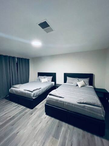 Large, roomy home away from home 16+Guests &Pool gallery image 5