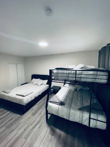 Large, roomy home away from home 16+Guests &Pool gallery image 3