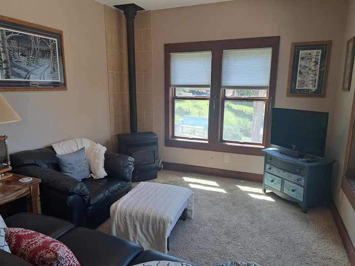 Cozy Mountain Lakeview Apartment - Anaconda, MT