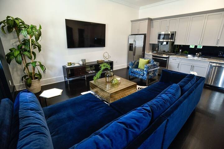 Bold and Vibrant Big Easy Escape gallery image 4