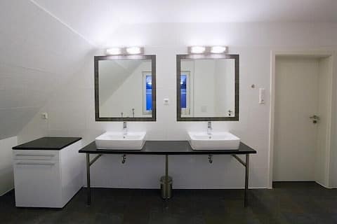 Close to the beach, sauna, fireplace, 5 bedrooms, 3 bathrooms