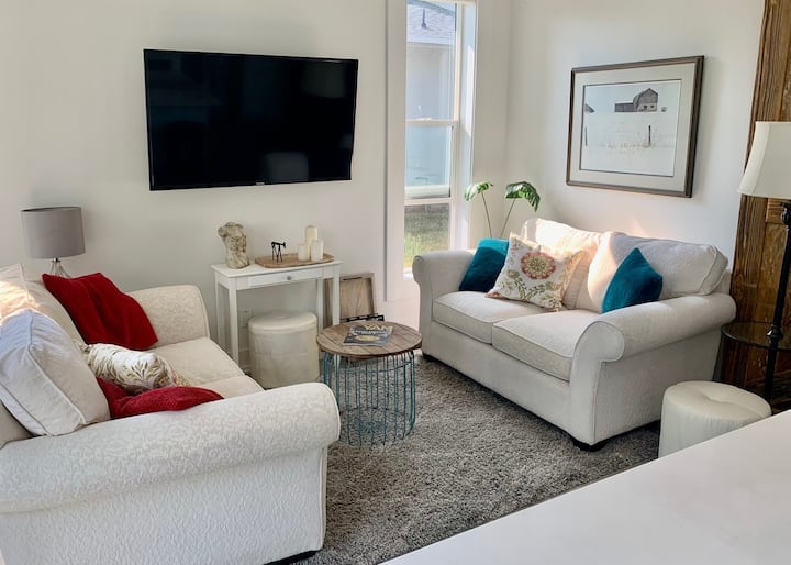 Incredible!   "Home Away From Home" - Oak Bay