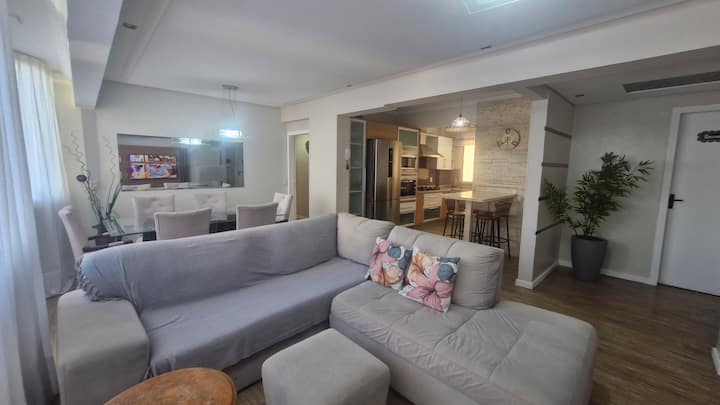 3 Quartos Quadra Mar Próximo Rua 1500 - Balneário Camboriú