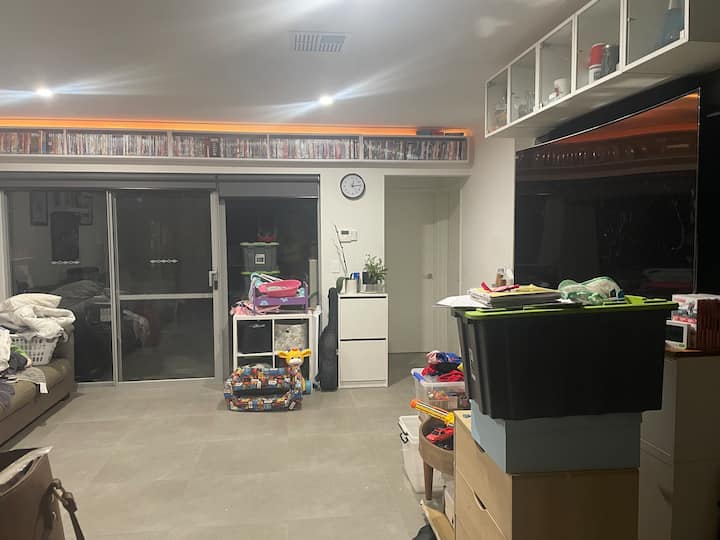 Cosy Bedroom With Own Bathroom - Joondalup