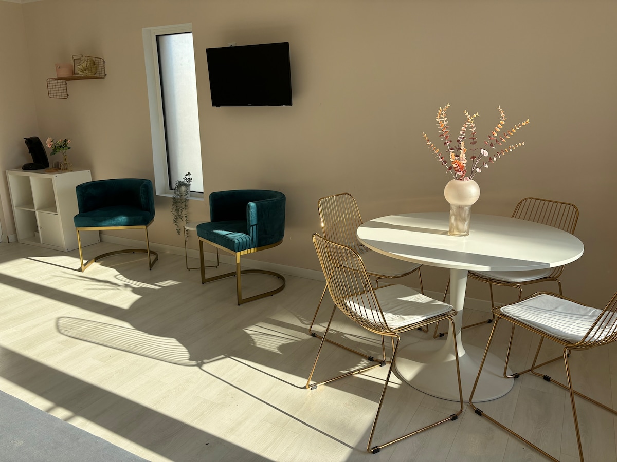 Top Airbnb: Studio 4pers private pool spa not overlooked in Lunel