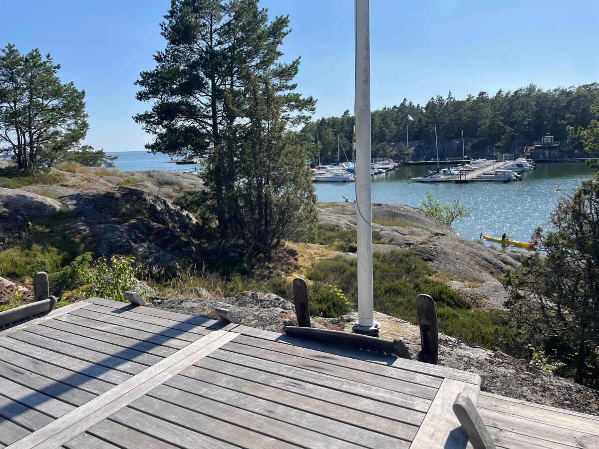 Nice summerhouse 3x Ingarö Björnö, with sea access