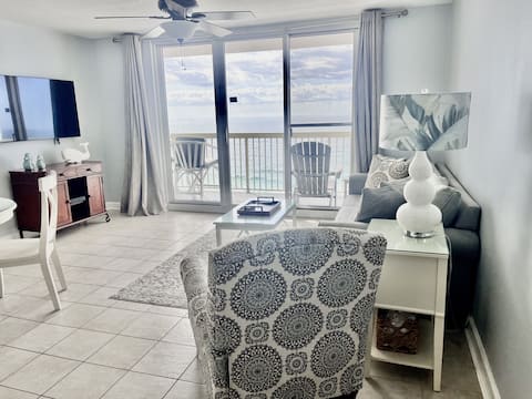Top Airbnb: Beachfront Resort-Amazing View-3 Pools/Tiki Bar in Destin