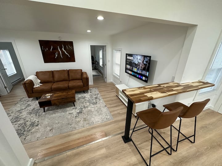 Modern Apartment, Sleeps 4! - Watkins Glen, NY