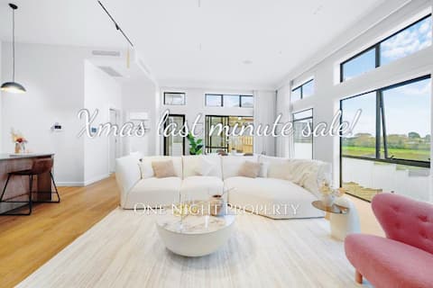 Holiday Sales- Bayswater Lux Waterfront Home w/BBQ