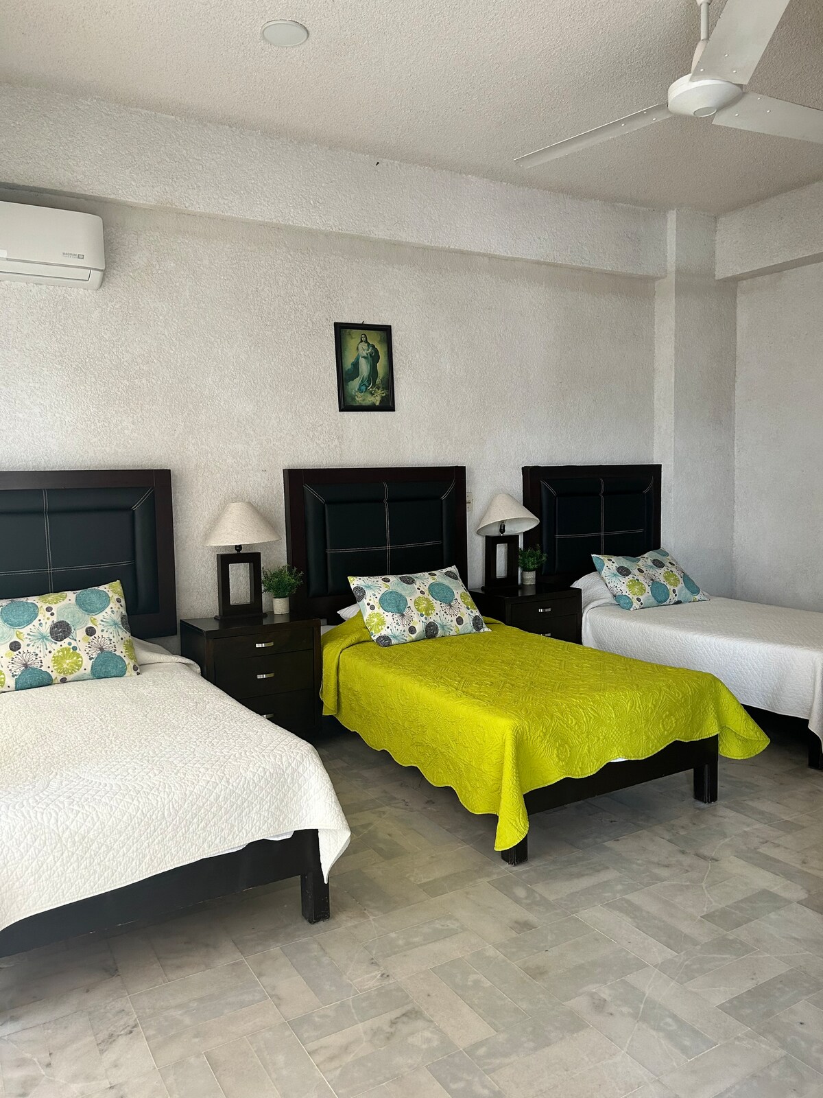 SECONDARY ROOM WITH THREE TWIN BEDS, FULL BATHROOM AND CLOSET 