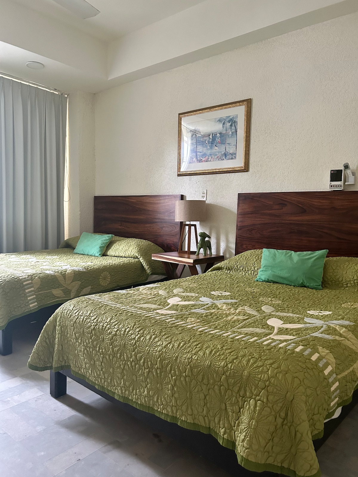 SECONDARY ROOM WITH TWO DOUBLE BEDS, FULL BATHROOM AND CLOSET 