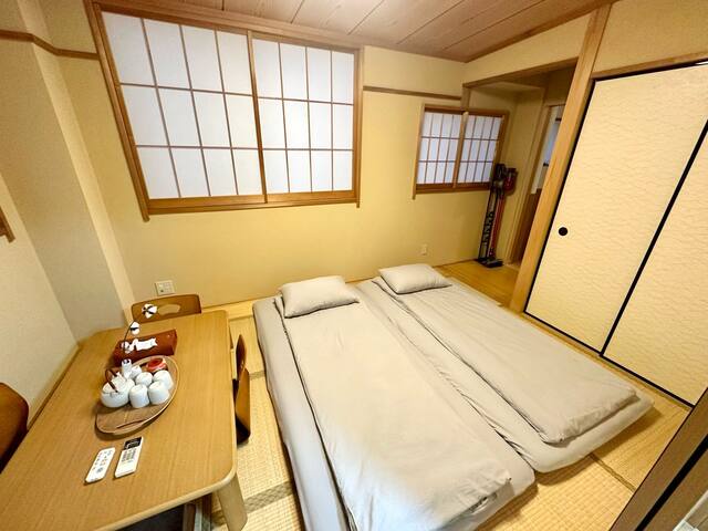 机场直达｜便利店至近｜築地车站2分钟｜日式舒适床铺｜築地/銀座商业圈美食街徒步圈｜行李寄存OK gallery image 3