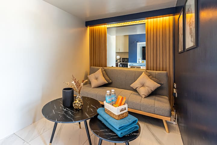 Modern Stylish Suite W/ Pool, Gym, Wi-fi & Parking - Cebu City