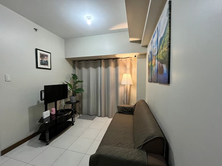 Cozy 2-bedroom High Floor Condo At Sheridan Towers - Pasig