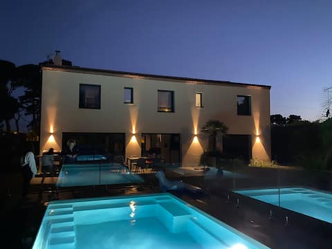 Family home with pool – near the sea – trampoline