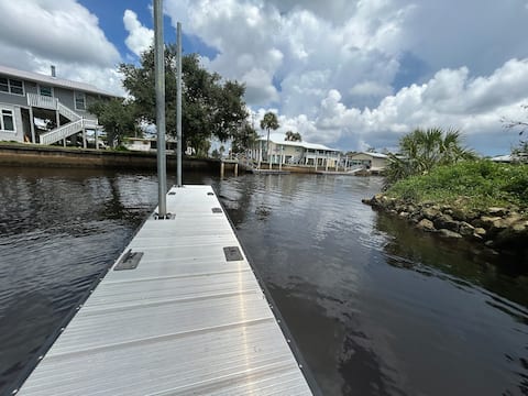 Waterfront, Newly Renovated in Suwannee, Private