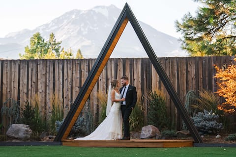 Shasta View Lodge | Weddings - Retreats - Reunions