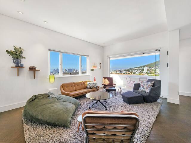 Best Views Designer Apartment *No Loadshedding* gallery image 3