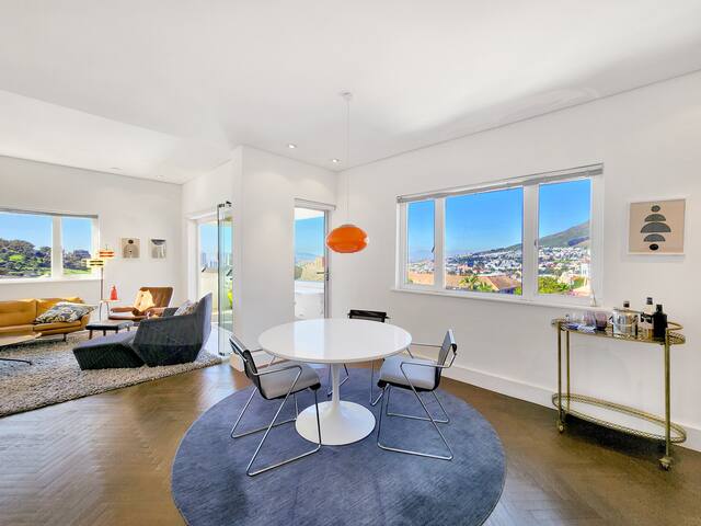 Best Views Designer Apartment *No Loadshedding* gallery image 5