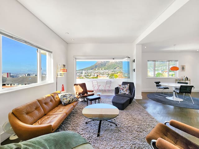 Best Views Designer Apartment *No Loadshedding*