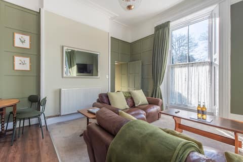 Top Airbnb: The Gardeners Retreat in North Somerset