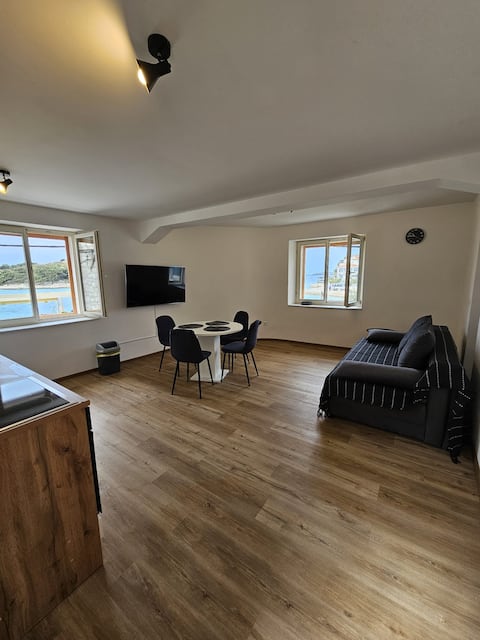 Apartman Logorun stone house 10 m from the sea