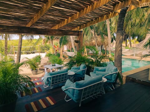 Private home with pool and jacuzzi