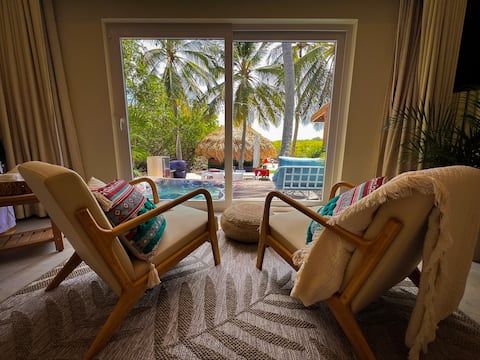 Private home with pool and jacuzzi