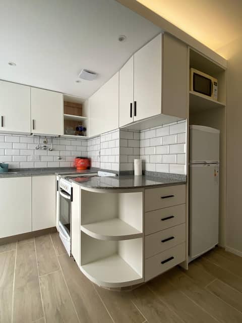 Deptocentric, 4 people