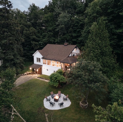 Luxury Lakefront Retreat • Spa • Beach • Near Ski