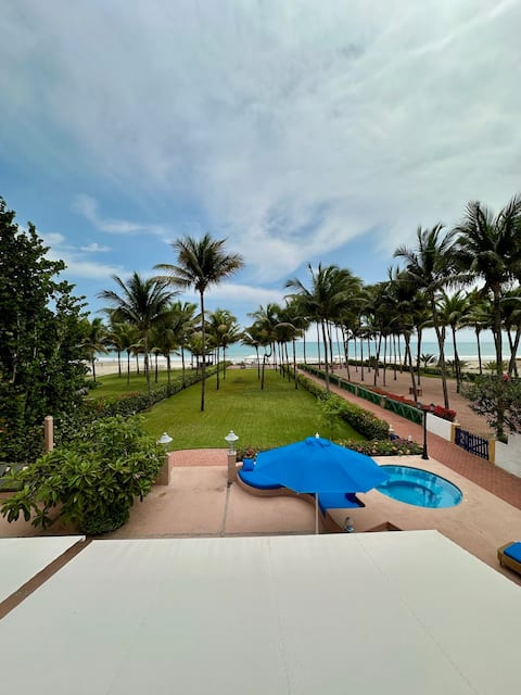 Twins with direct access to the sea