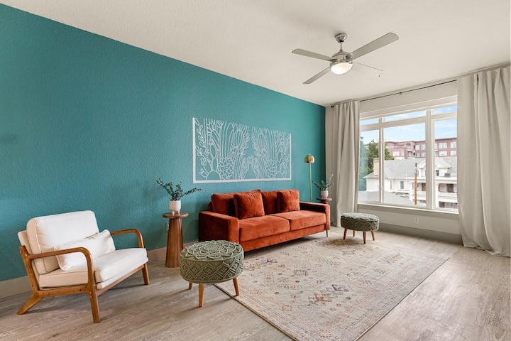 Directly On The Riverwalk! Pool! Walk To The Alamo - San Antonio, TX