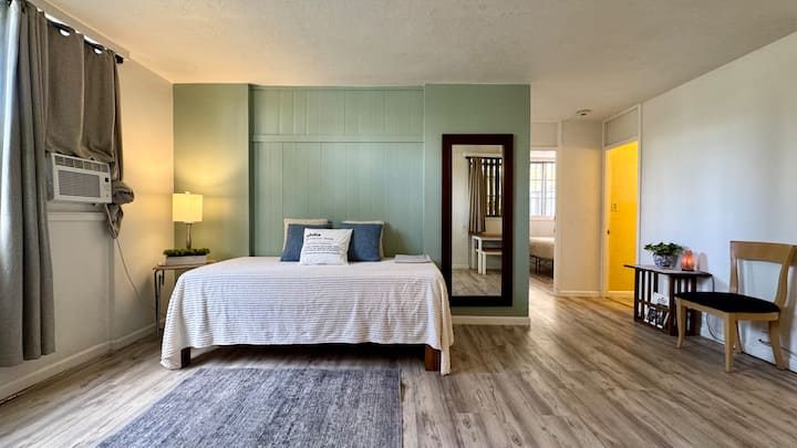 2 Bdrm Waikiki, Beach! Clean,parking Incl. (4) - Honolulu, HI