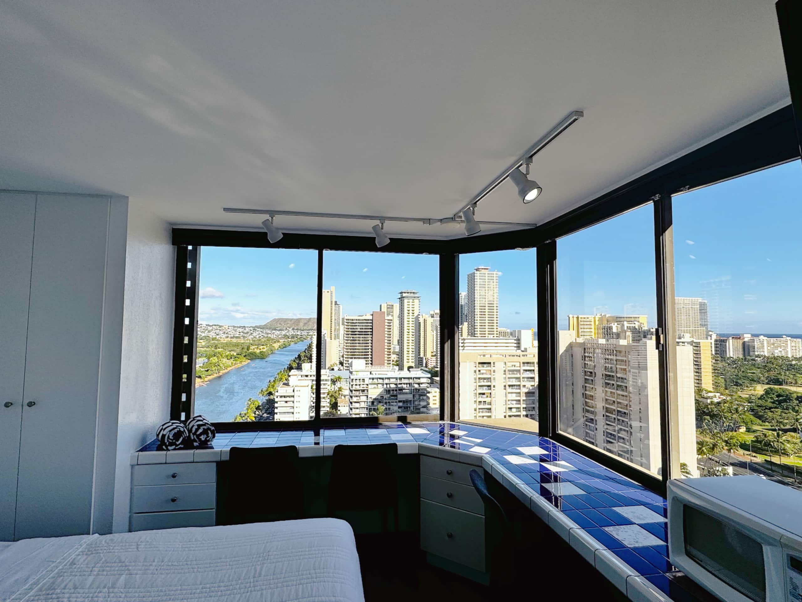 Home in Honolulu · ★4.89 · Studio · 1 bed · 1 private bath - Image 13