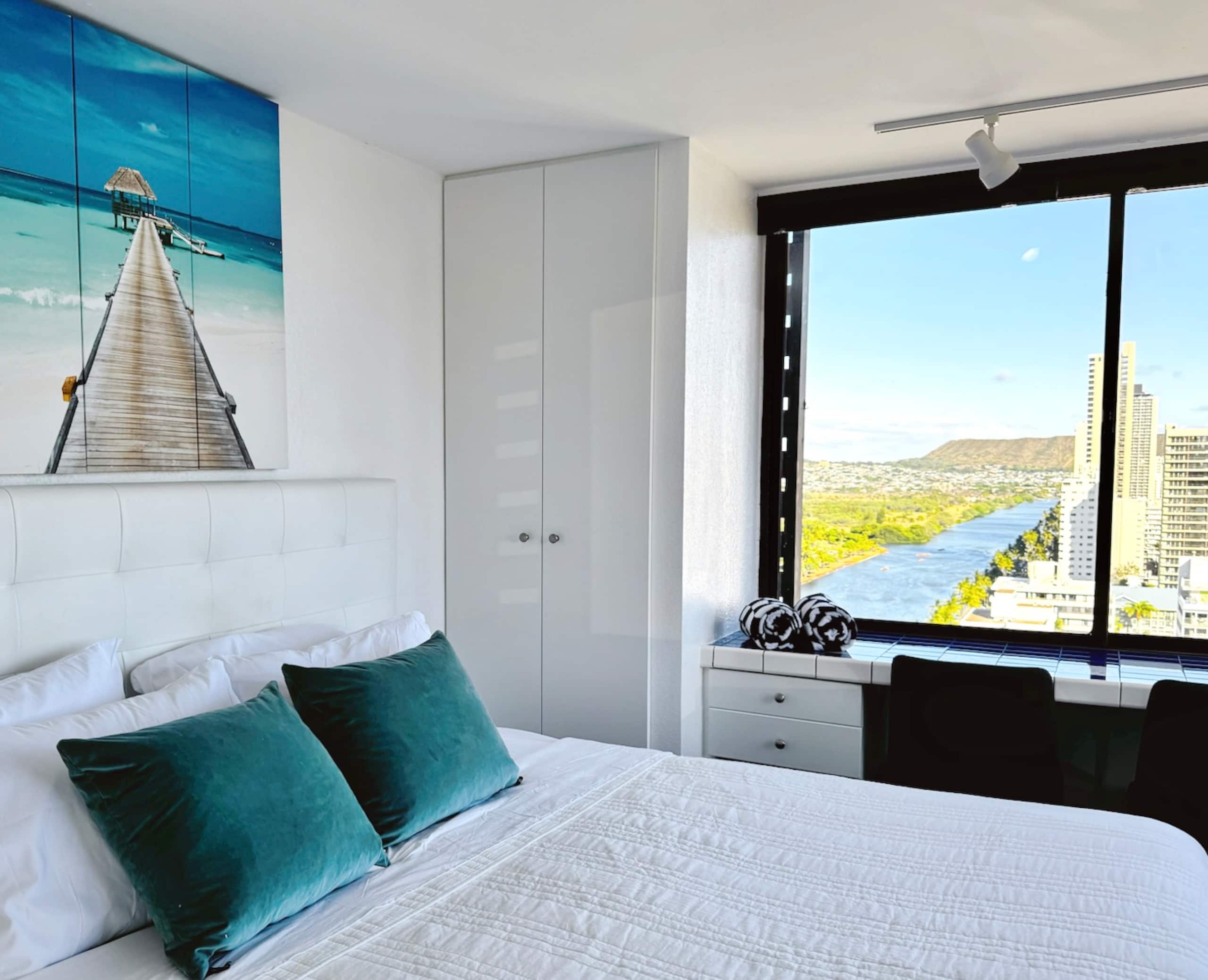 Home in Honolulu · ★4.89 · Studio · 1 bed · 1 private bath - Image 15