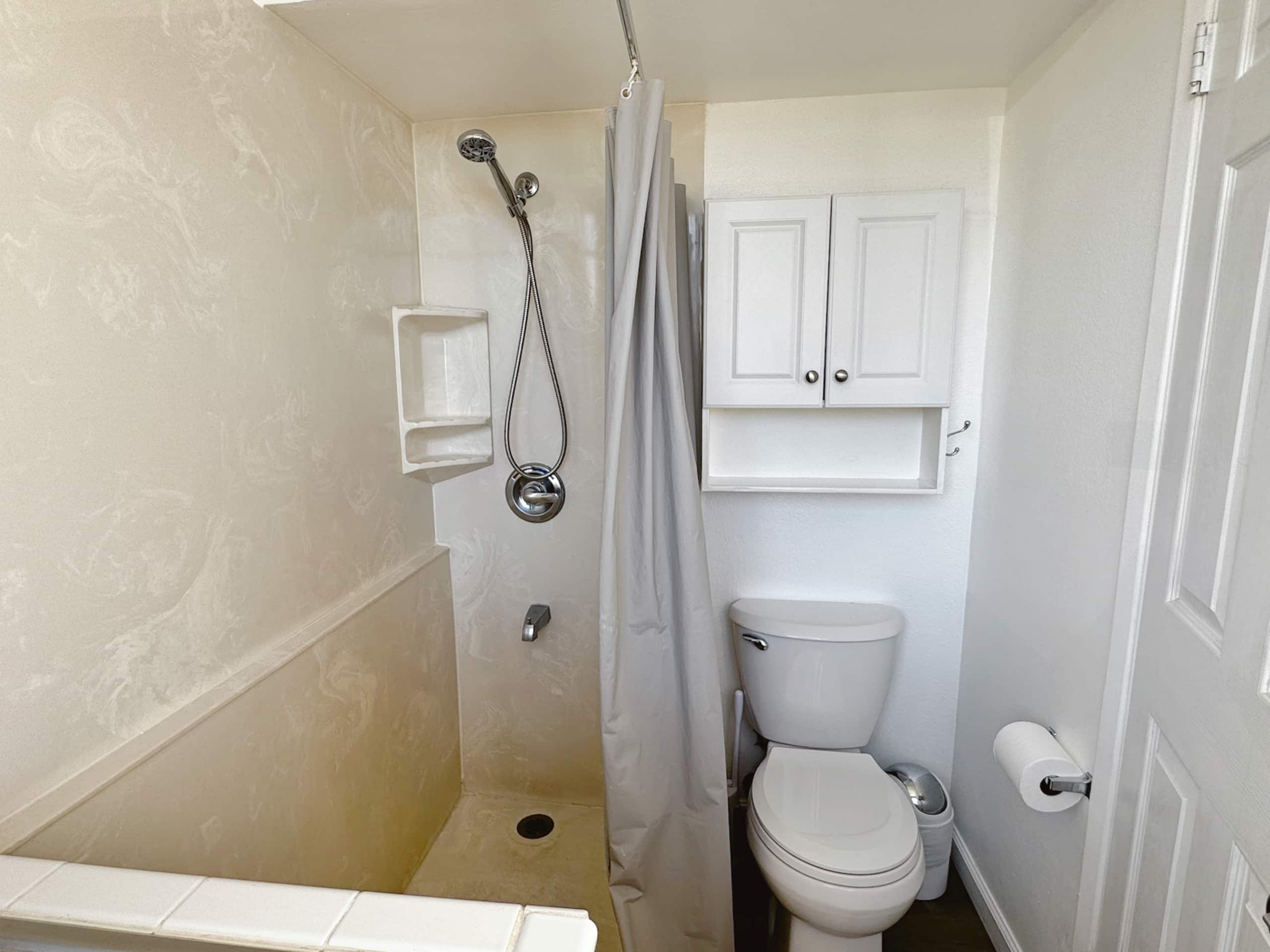 Home in Honolulu · ★4.89 · Studio · 1 bed · 1 private bath - Image 7
