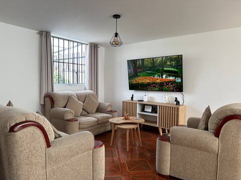 Entire house with garage, 15 min from Miraflores