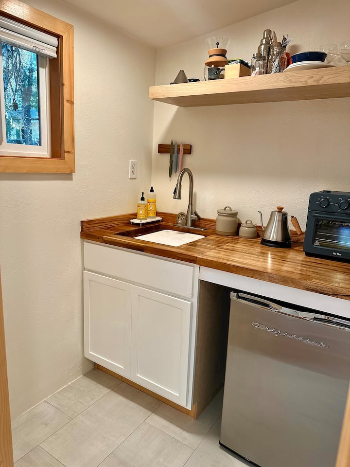 Cozy Private Studio With Deck • Walk To Downtown - Nevada City, CA
