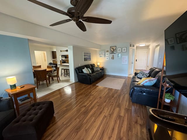 1 Huge Unit 6 Bed 4 Bath Condo in Waikoloa Village