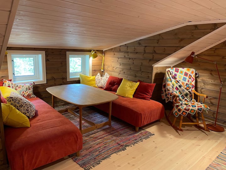 Всекидневна/спалня на лофт с 3 легла.